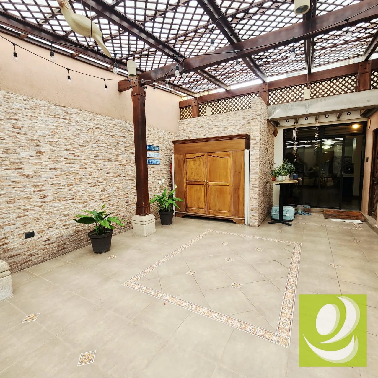 Amplia Casa en Venta con Acabados de Primera en zona 3 Mixco — Casa en Venta en Inara Cuatro Norte, Zona 2 Mixco, Guatemala, Ciudad — foto 1 de 6