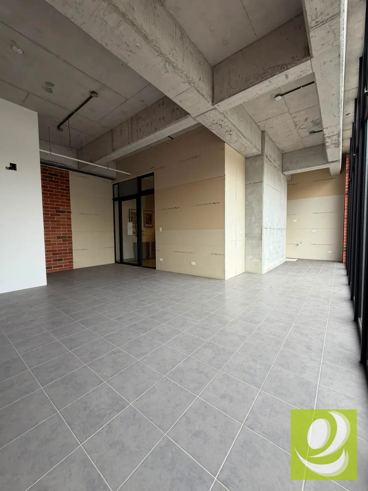 🏢 ¡IMPULSA TU NEGOCIO EN UNA DE LAS MEJORES UBICACIONES DE LA CIUDAD! — Local en Alquiler en Fiamene, Zona 10, Guatemala, Ciudad — foto 3 de 6