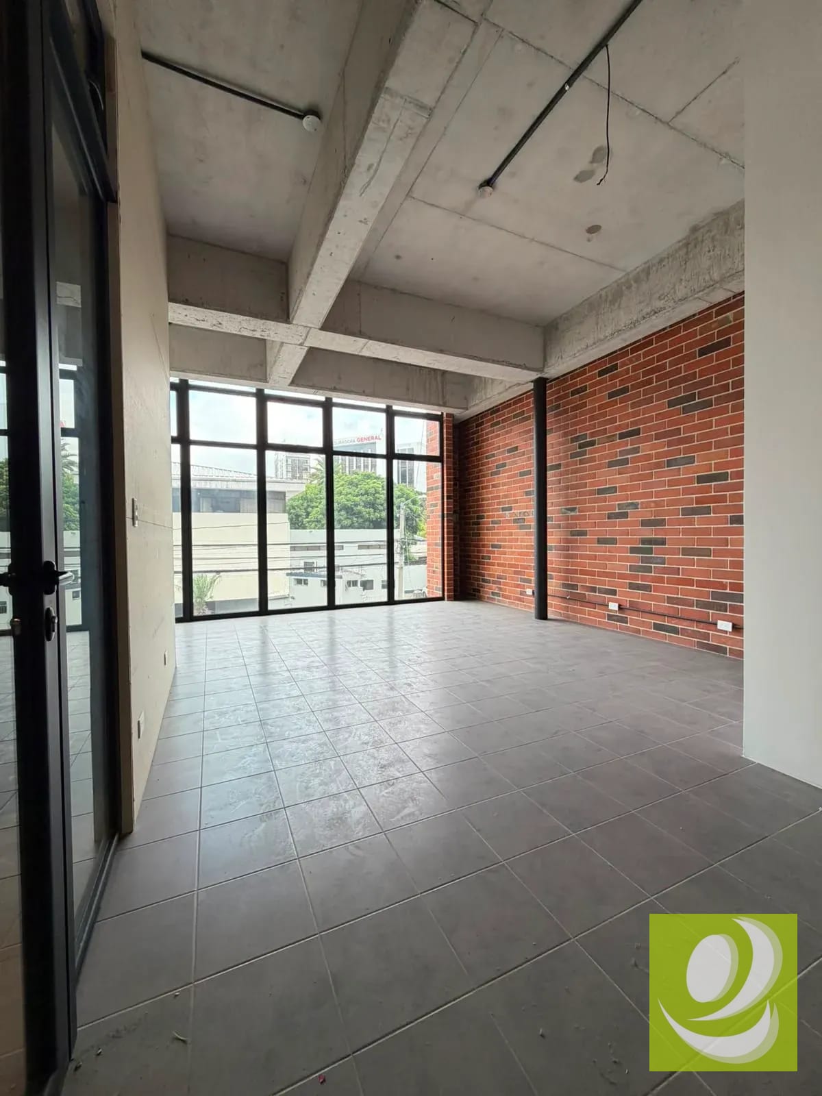 🏢 ¡IMPULSA TU NEGOCIO EN UNA DE LAS MEJORES UBICACIONES DE LA CIUDAD! — Local en Alquiler en Fiamene, Zona 10, Guatemala, Ciudad — foto 6 de 6