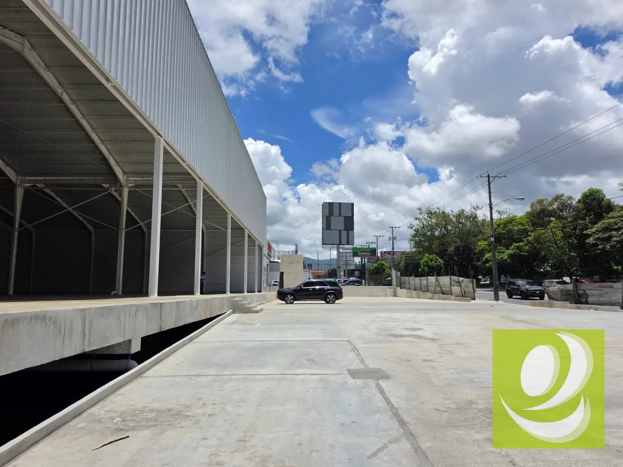 En Renta Nave Comercial en Calzada Roosevelt — Bodega / Ofibodega en Alquiler en Zona 11, Guatemala, Ciudad — foto 1 de 9