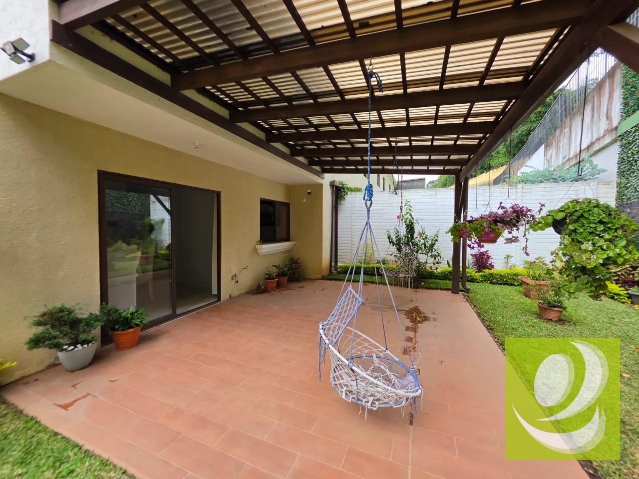Alquilo Casa Amueblada en Vista del Naranjo Mixco — Casa en Alquiler en Vistas del Naranjo, Zona 4 Mixco, Guatemala, Ciudad — foto 1 de 5