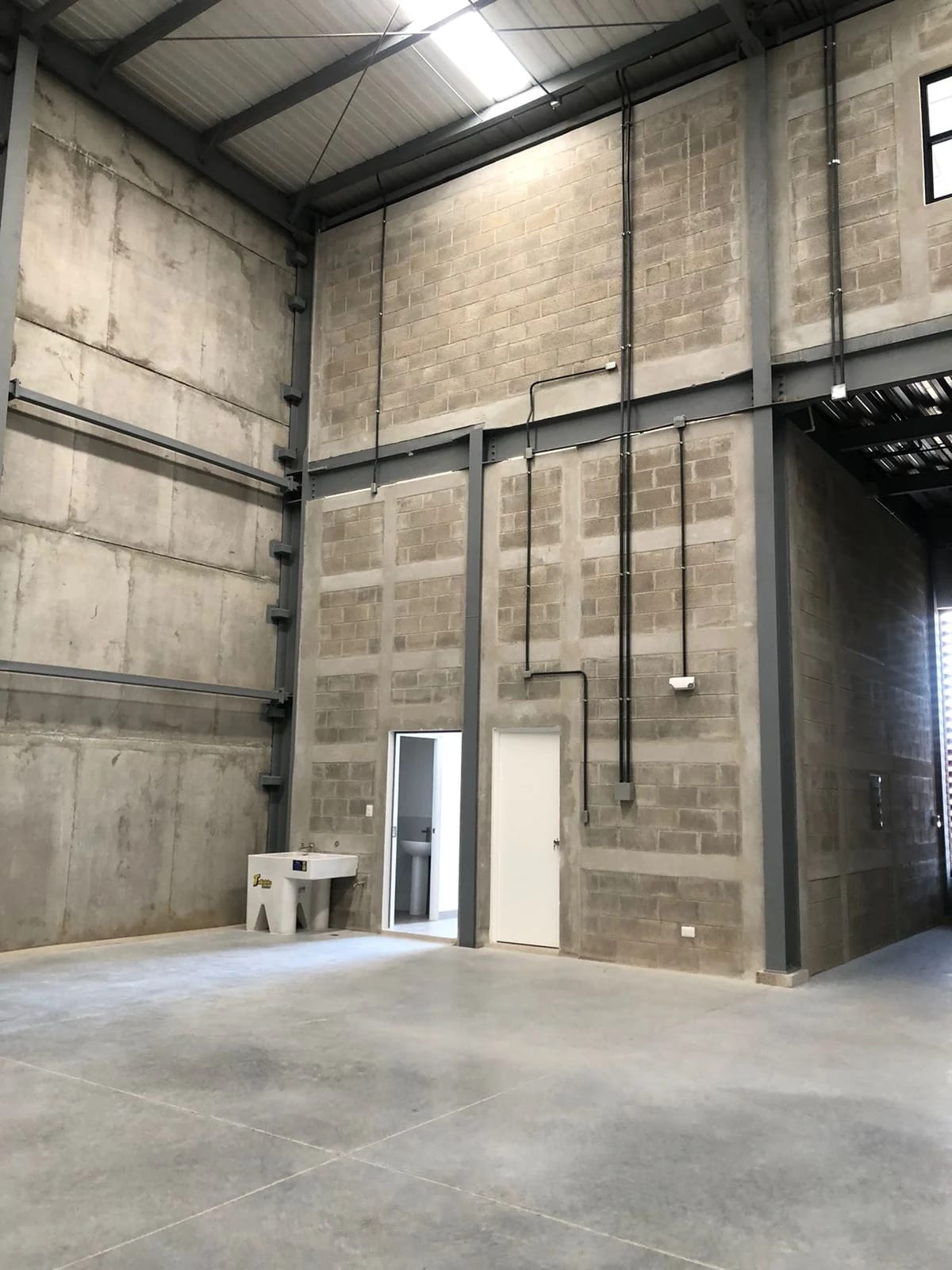 Bodega Industrial con Excelente Acceso en el Naranjo — Bodega / Ofibodega en Alquiler en Zona 4 Mixco, Guatemala, Ciudad — foto 1 de 6