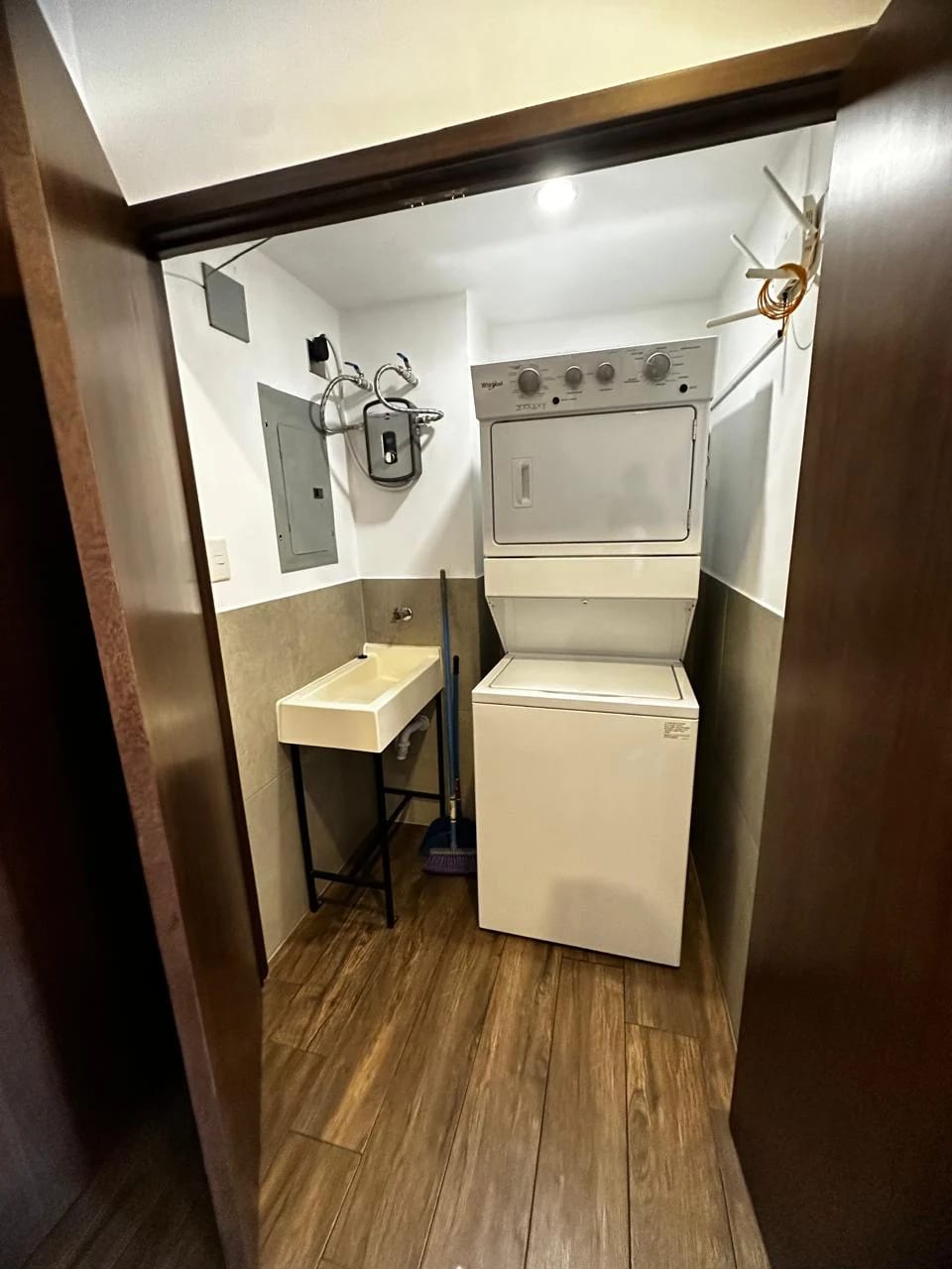 Apartamento amueblado en Renta en Z10 — Apartamento en Alquiler en Zona 10, Guatemala, Ciudad — foto 3 de 11