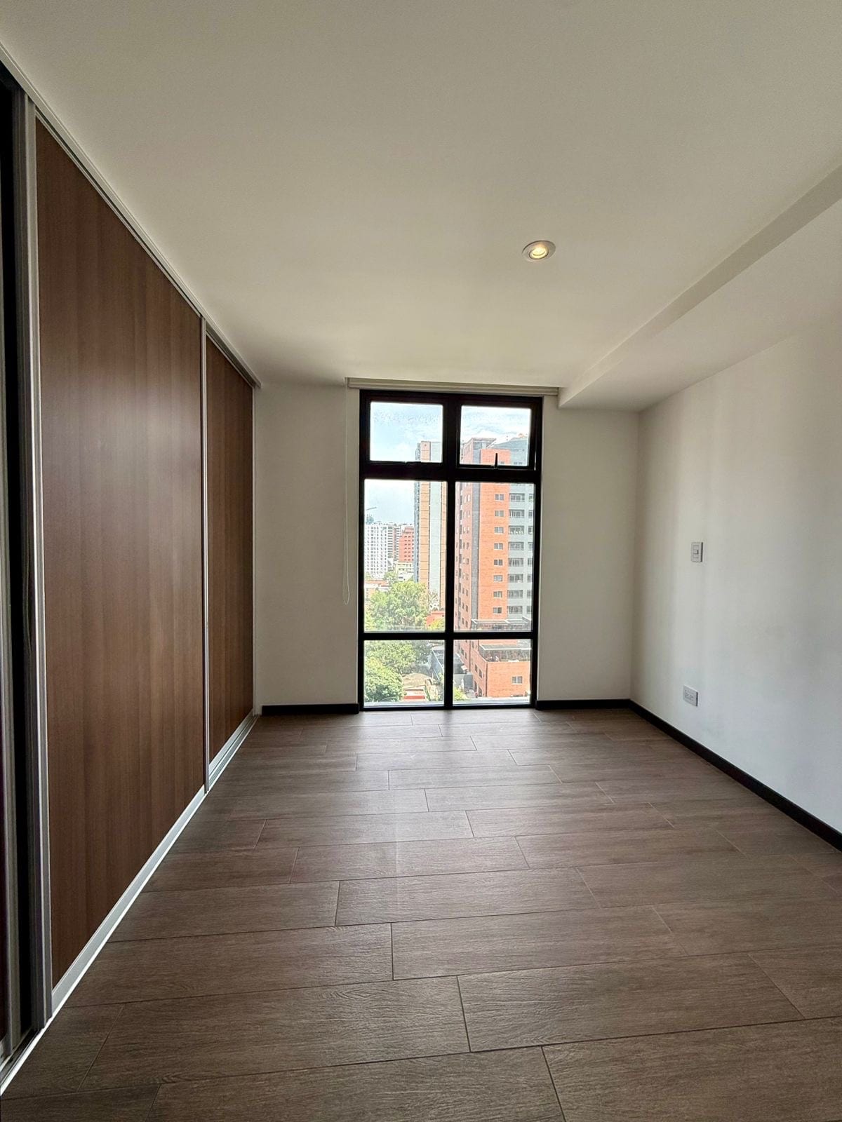 Apartamento en venta | 151 mts2 | 3 habitaciones | 2.5 baños | Dorm. Servicio — Apartamento en Venta en IQ10, Zona 10, Guatemala, Ciudad — foto 5 de 8