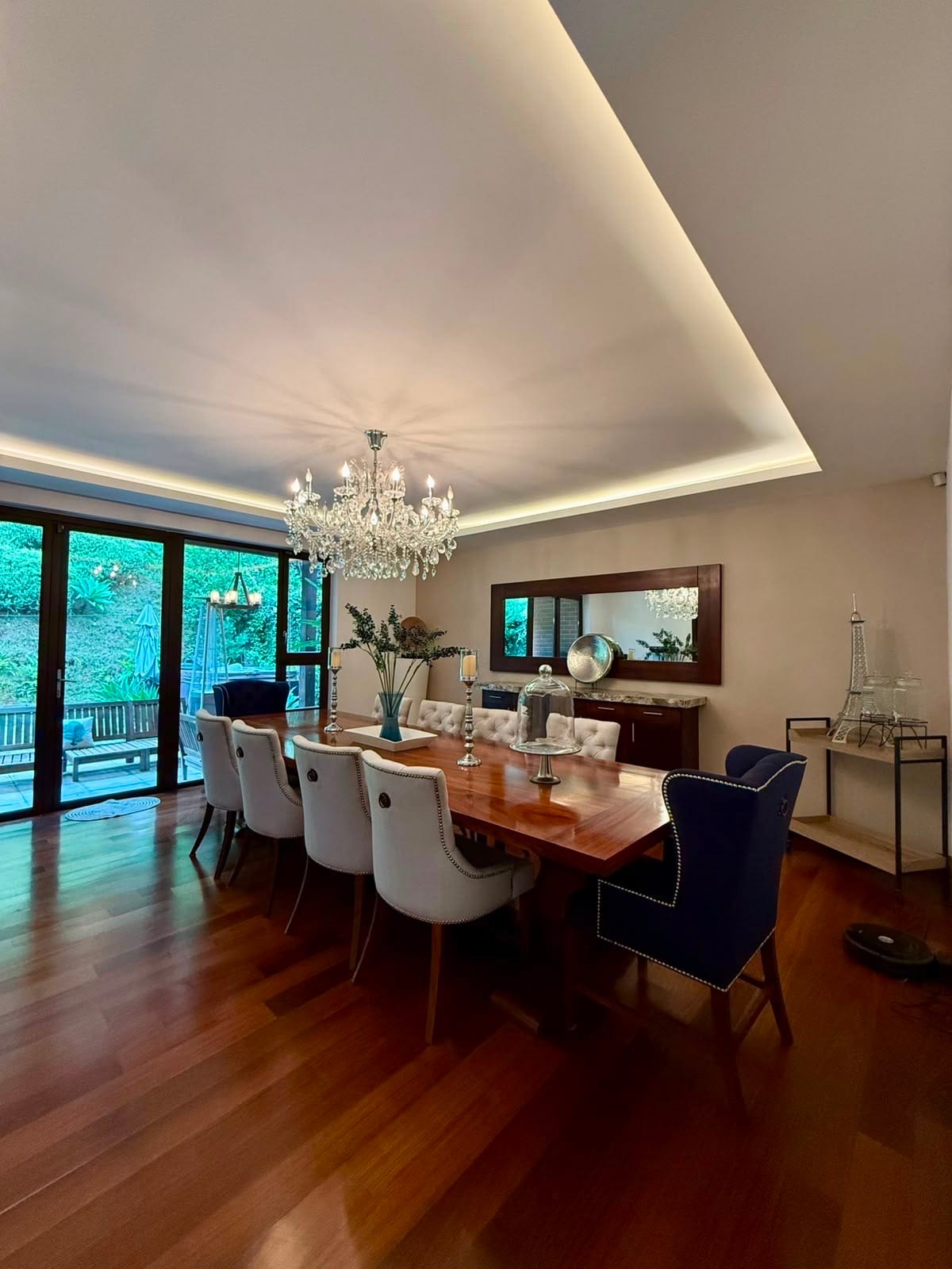 Casa en venta | 5 hab | jardín | 6 parqueos | Residencias Concepcion — Casa en Venta en Pradera Concepción, Carretera a El Salvador, Guatemala, Ciudad — foto 5 de 17