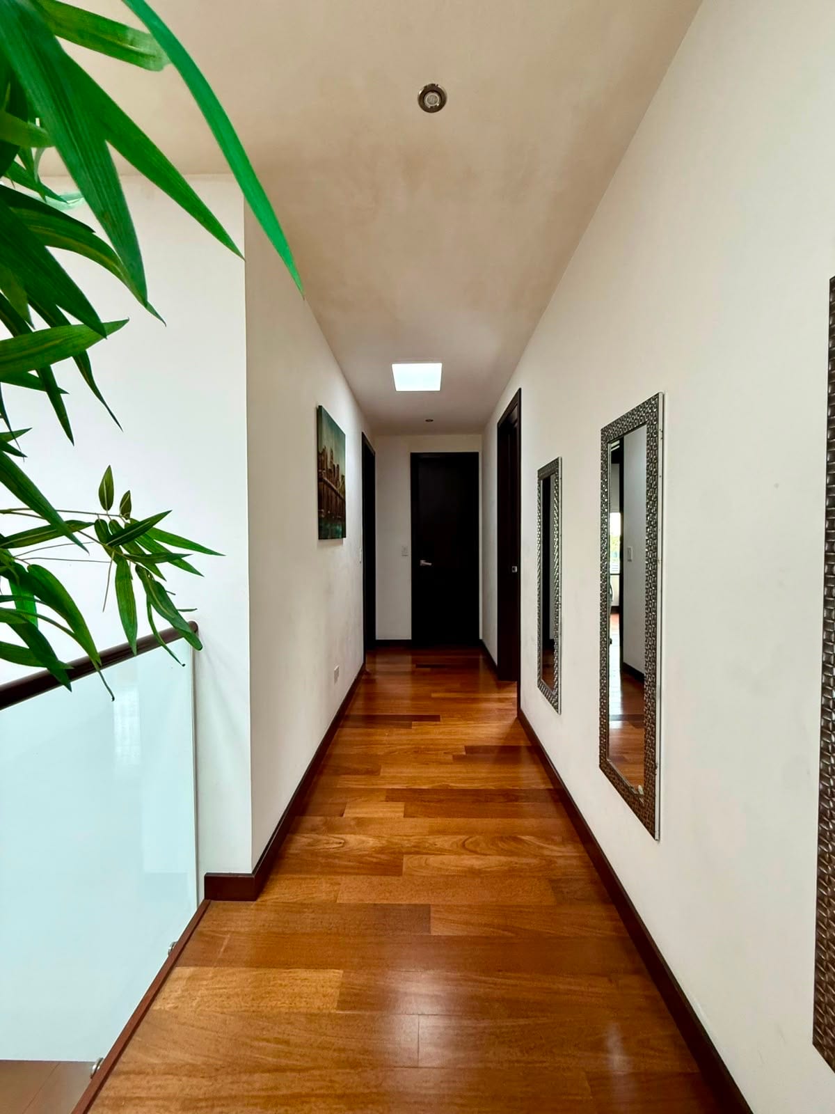 Casa en venta | 5 hab | jardín | 6 parqueos | Residencias Concepcion — Casa en Venta en Pradera Concepción, Carretera a El Salvador, Guatemala, Ciudad — foto 9 de 17