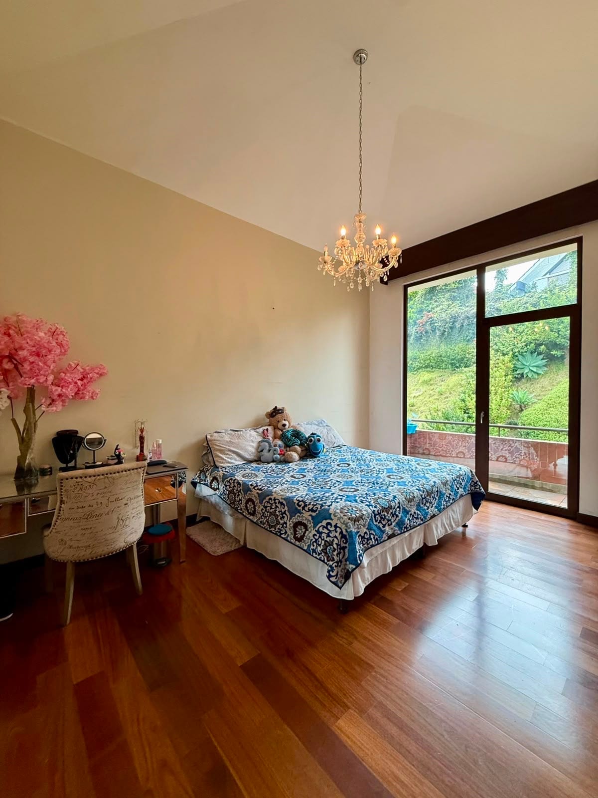 Casa en venta | 5 hab | jardín | 6 parqueos | Residencias Concepcion — Casa en Venta en Pradera Concepción, Carretera a El Salvador, Guatemala, Ciudad — foto 11 de 17