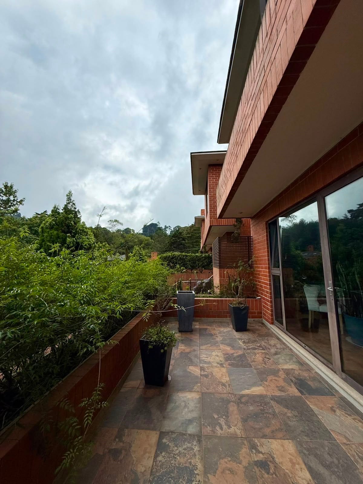 Casa en venta | 5 hab | jardín | 6 parqueos | Residencias Concepcion — Casa en Venta en Pradera Concepción, Carretera a El Salvador, Guatemala, Ciudad — foto 13 de 17