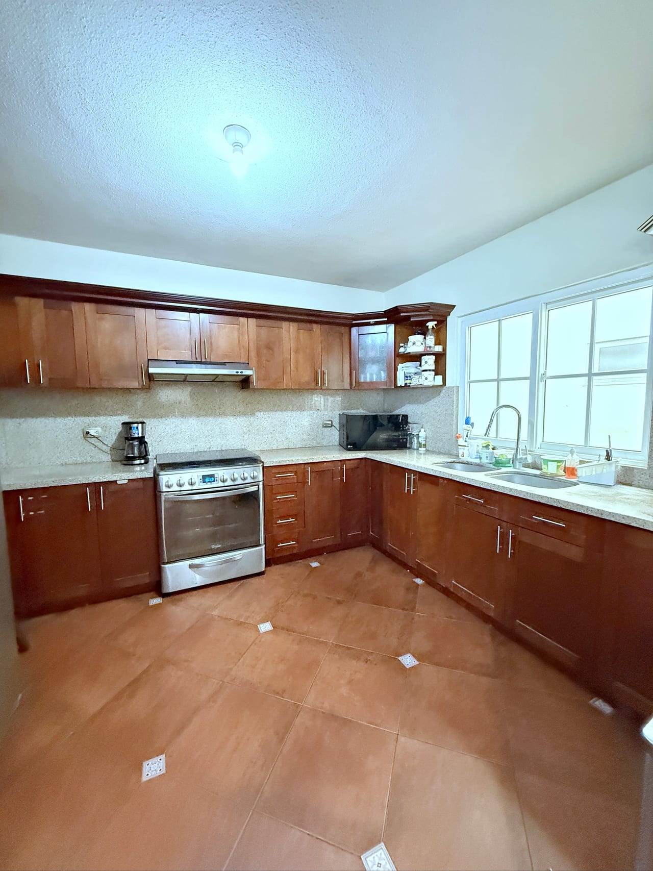 Casa en venta | 4 hab | 2 parqueos | Hacienda Real zona 16 — Casa en Venta en Hacienda Real, Zona 16, Guatemala, Ciudad — foto 4 de 10