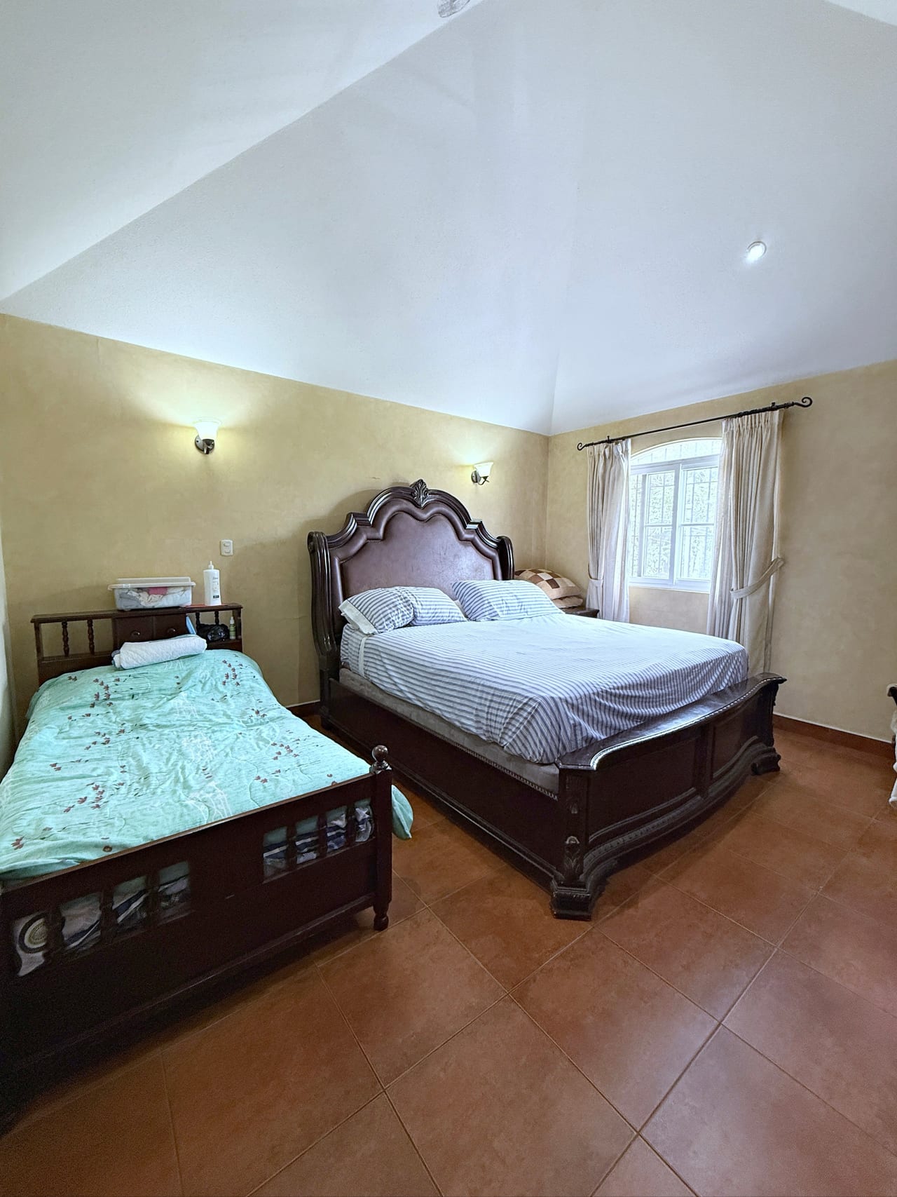 Casa en venta | 4 hab | 2 parqueos | Hacienda Real zona 16 — Casa en Venta en Hacienda Real, Zona 16, Guatemala, Ciudad — foto 6 de 10