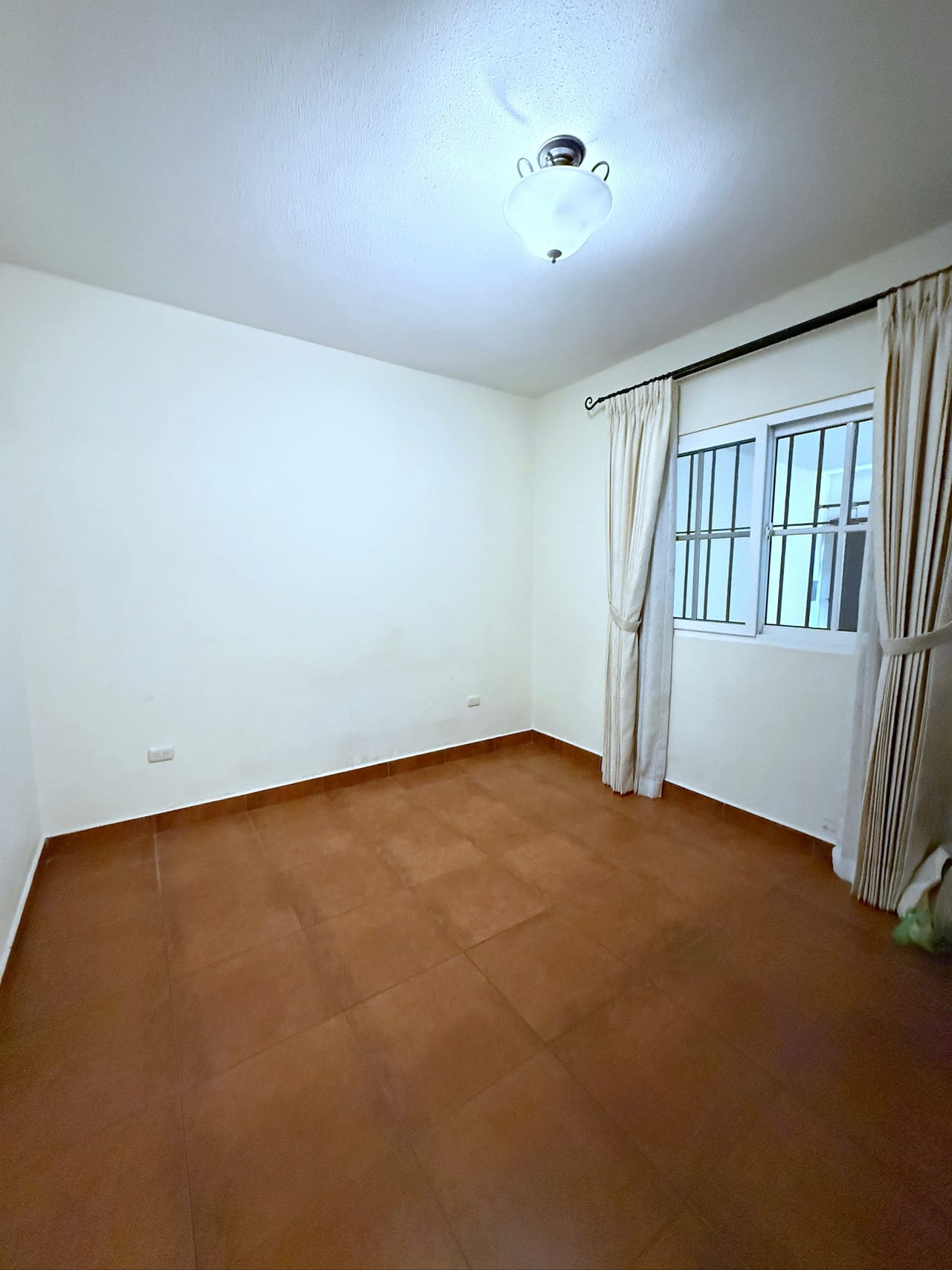Casa en venta | 4 hab | 2 parqueos | Hacienda Real zona 16 — Casa en Venta en Hacienda Real, Zona 16, Guatemala, Ciudad — foto 7 de 10