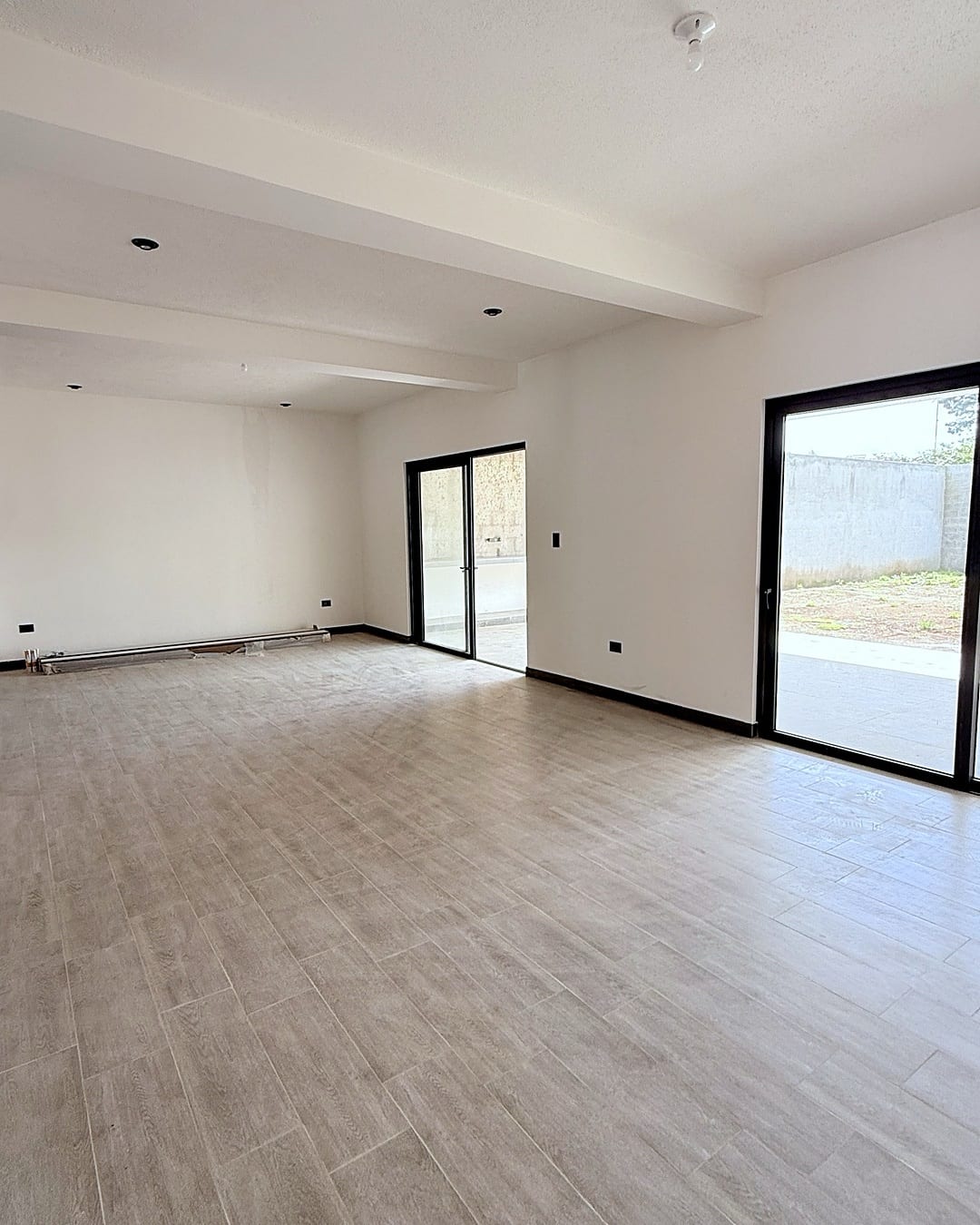 Casa en venta NUEVA | 4 habitaciones | 5 parqueos | Jardín — Casa en Venta en Arrazola Panorama, Carretera a El Salvador, Guatemala, Ciudad — foto 3 de 16