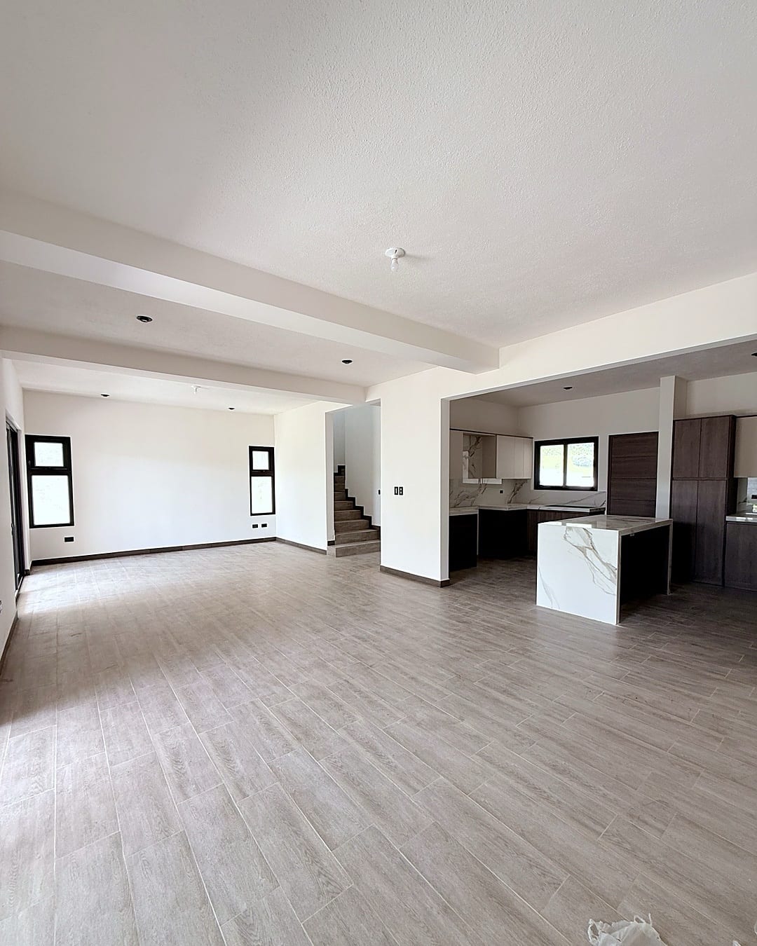 Casa en venta NUEVA | 4 habitaciones | 5 parqueos | Jardín — Casa en Venta en Arrazola Panorama, Carretera a El Salvador, Guatemala, Ciudad — foto 4 de 16