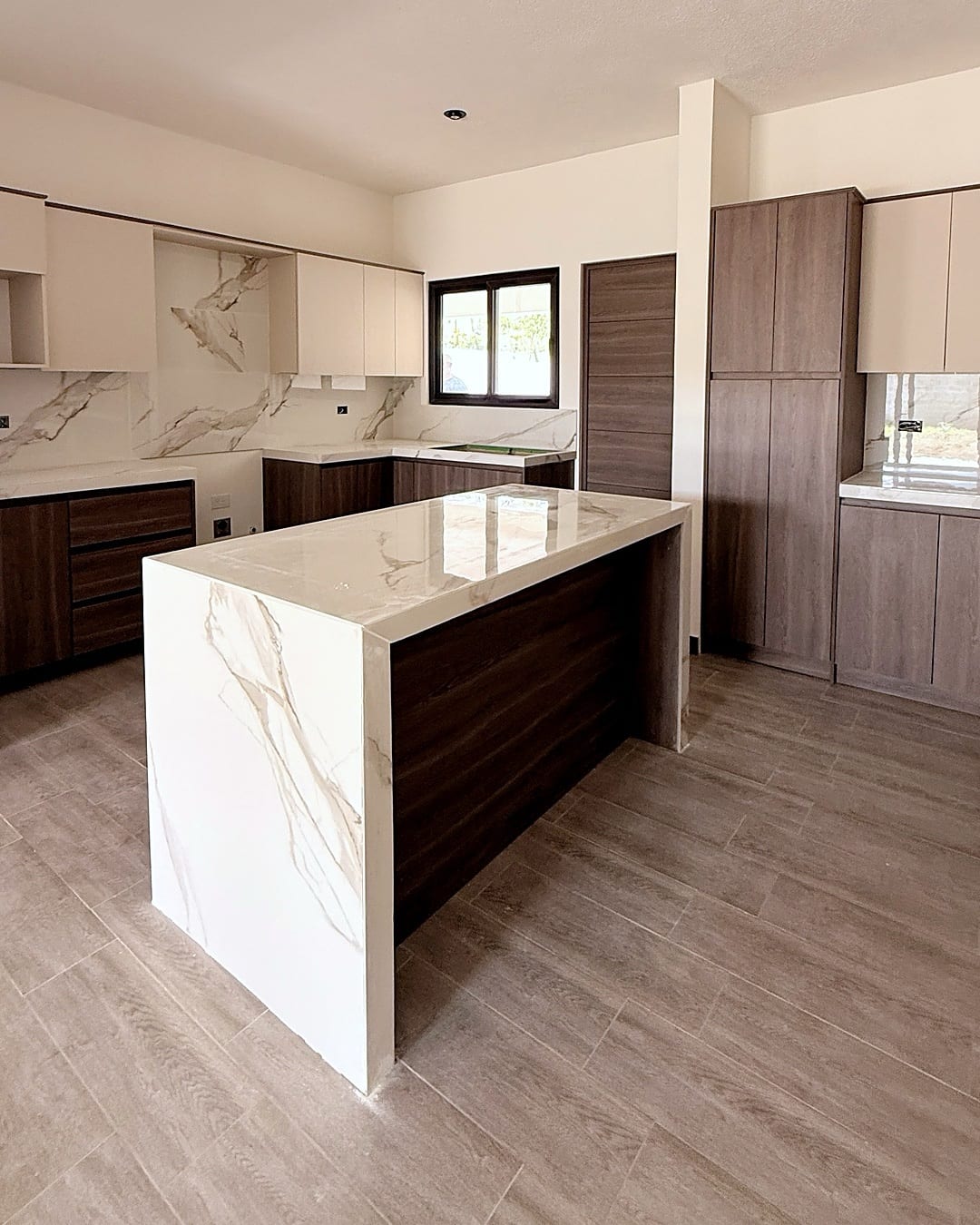 Casa en venta NUEVA | 4 habitaciones | 5 parqueos | Jardín — Casa en Venta en Arrazola Panorama, Carretera a El Salvador, Guatemala, Ciudad — foto 6 de 16