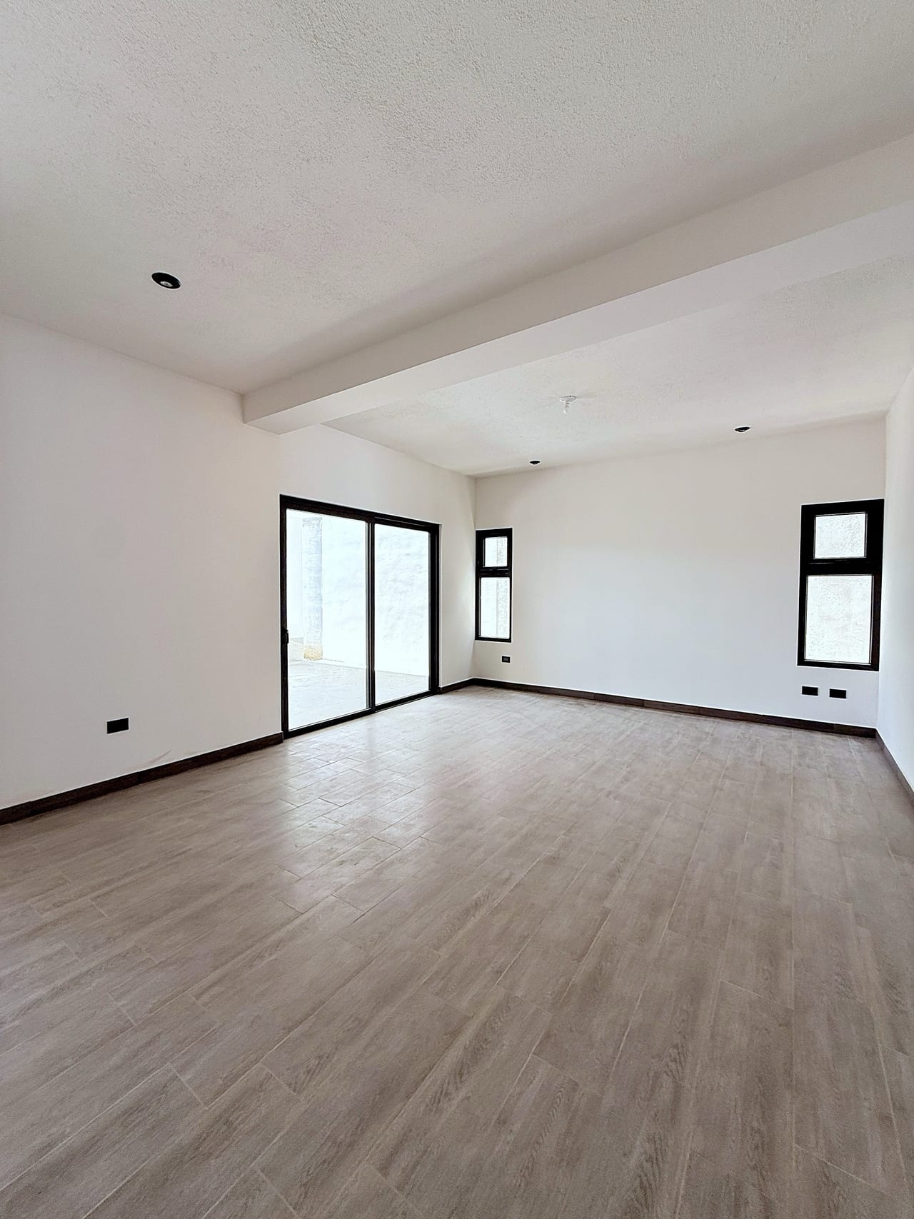 Casa en venta NUEVA | 4 habitaciones | 5 parqueos | Jardín — Casa en Venta en Arrazola Panorama, Carretera a El Salvador, Guatemala, Ciudad — foto 9 de 16
