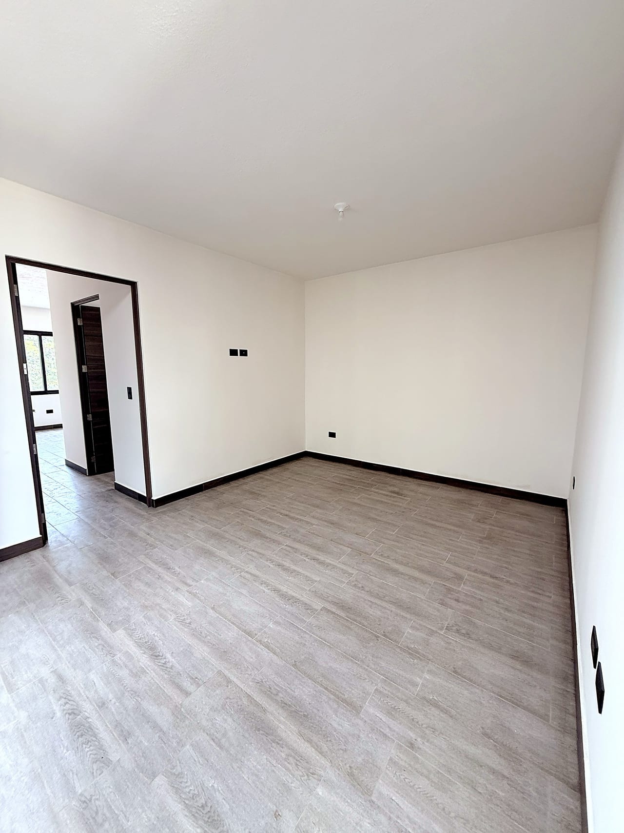 Casa en venta NUEVA | 4 habitaciones | 5 parqueos | Jardín — Casa en Venta en Arrazola Panorama, Carretera a El Salvador, Guatemala, Ciudad — foto 12 de 16