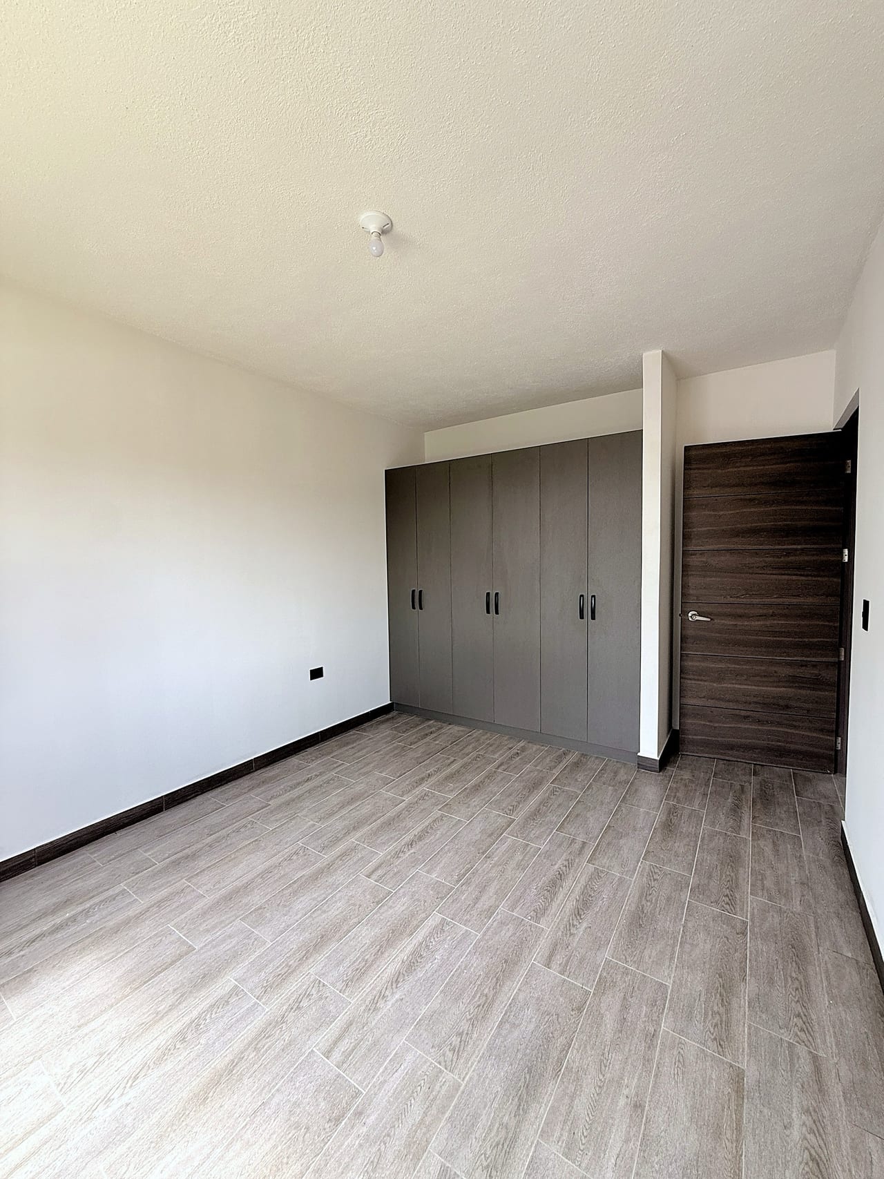 Casa en venta NUEVA | 4 habitaciones | 5 parqueos | Jardín — Casa en Venta en Arrazola Panorama, Carretera a El Salvador, Guatemala, Ciudad — foto 13 de 16