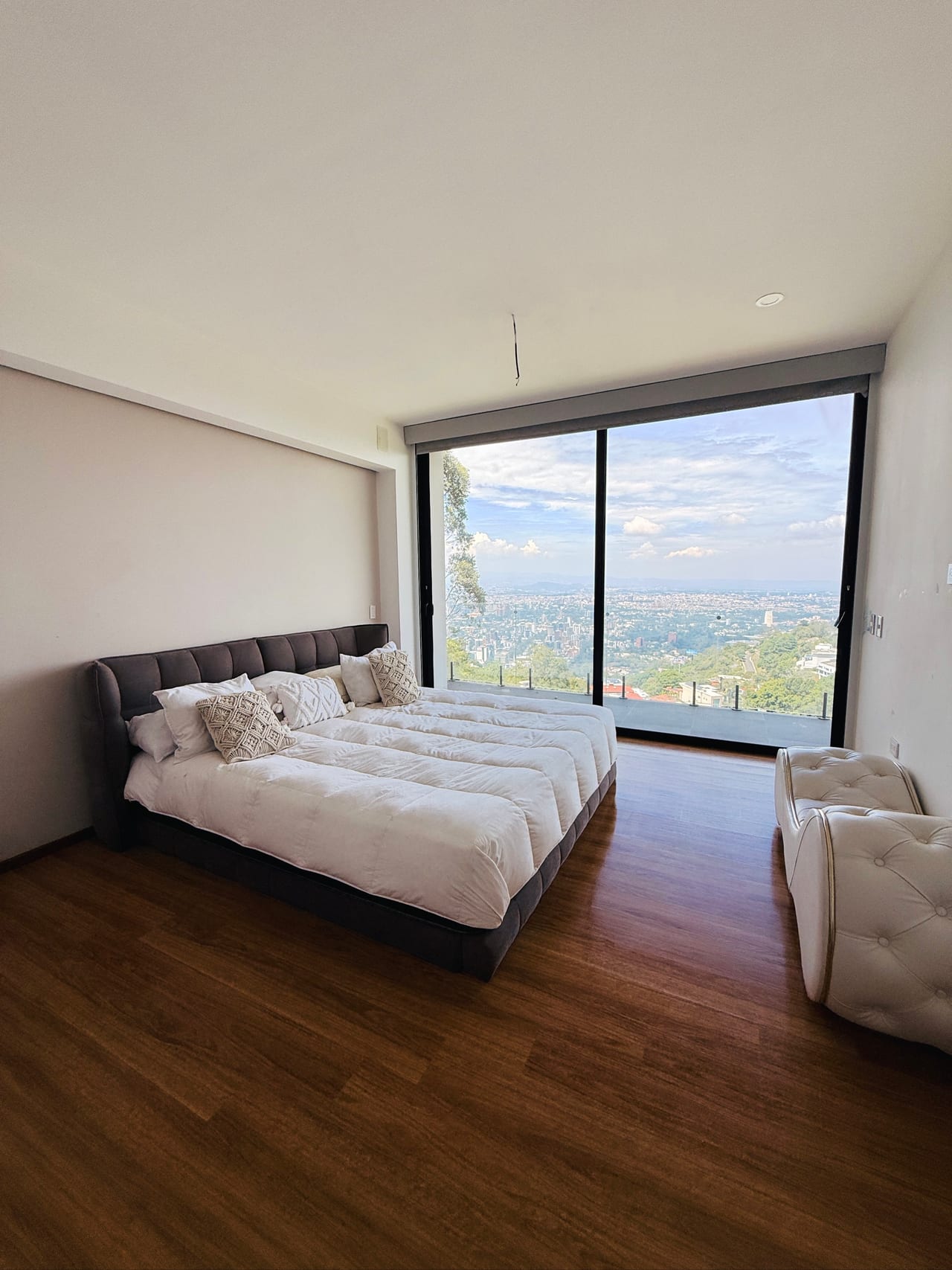 Casa en venta | 3 habitaciones | lindas vistas | Jardín — Casa en Venta en Carretera a El Salvador, Guatemala, Ciudad — foto 3 de 10