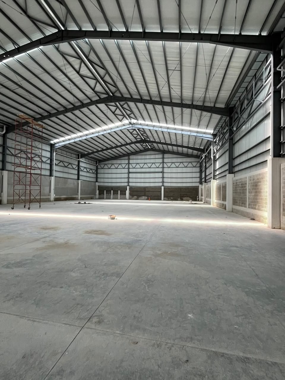 Bodega en renta | 20 parqueos | ZEN, Zona 4 Mixco — Bodega / Ofibodega en Alquiler en Zona 4 Mixco, Guatemala, Ciudad — foto 1 de 4