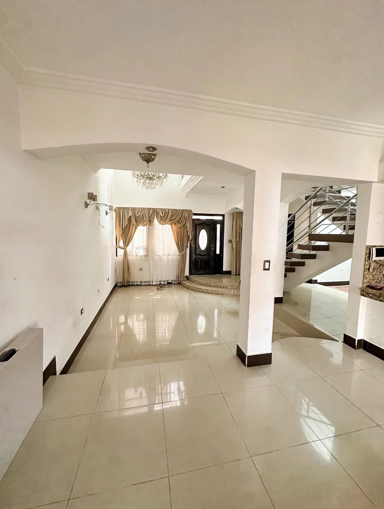 Casa en venta | 4 habitaciones | 4 parqueos | Montesolar, zona 16 — Casa en Venta en MonteSolar, Zona 16, Guatemala, Ciudad — foto 1 de 9