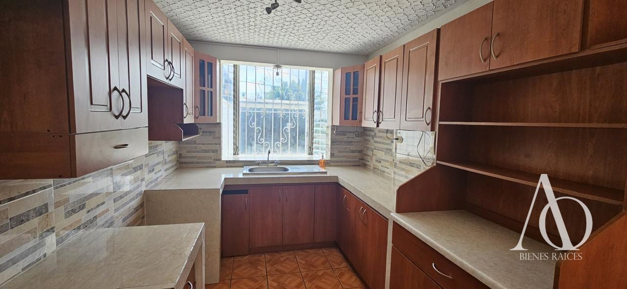 Casa en Venta en Balcones de San Cristóbal, zona 8 de Mixco / EN DIRECTO — Casa en Venta en Zona 8 Mixco, Guatemala, Ciudad — foto 5 de 17