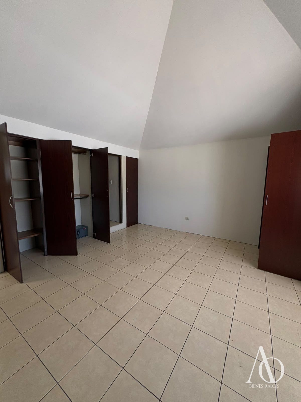 Casa en Alquiler Jardines de San Isidro, zona 16 / EN DIRECTO — Casa en Alquiler en Jardines de San Isidro, Zona 16, Guatemala, Ciudad — foto 12 de 17