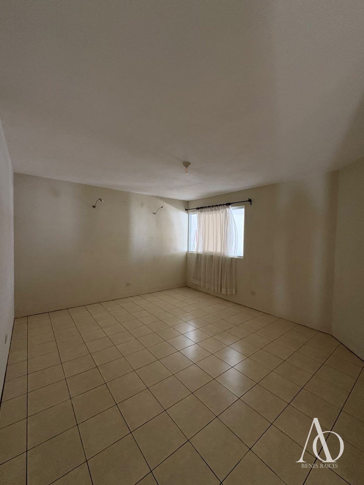 Casa en Alquiler Jardines de San Isidro, zona 16 / EN DIRECTO — Casa en Alquiler en Jardines de San Isidro, Zona 16, Guatemala, Ciudad — foto 14 de 17