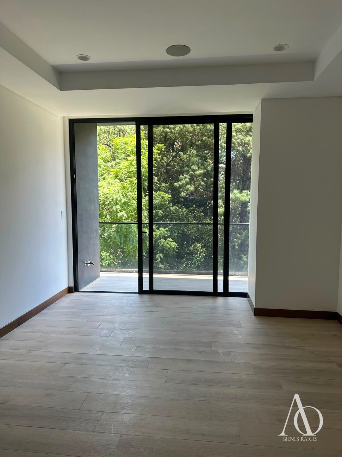 Apartamento en Alquiler Edificio Ferré Diez, zona 10 N4 / EN DIRECTO — Apartamento en Alquiler en Ferré Diez, Zona 10, Guatemala, Ciudad — foto 1 de 14