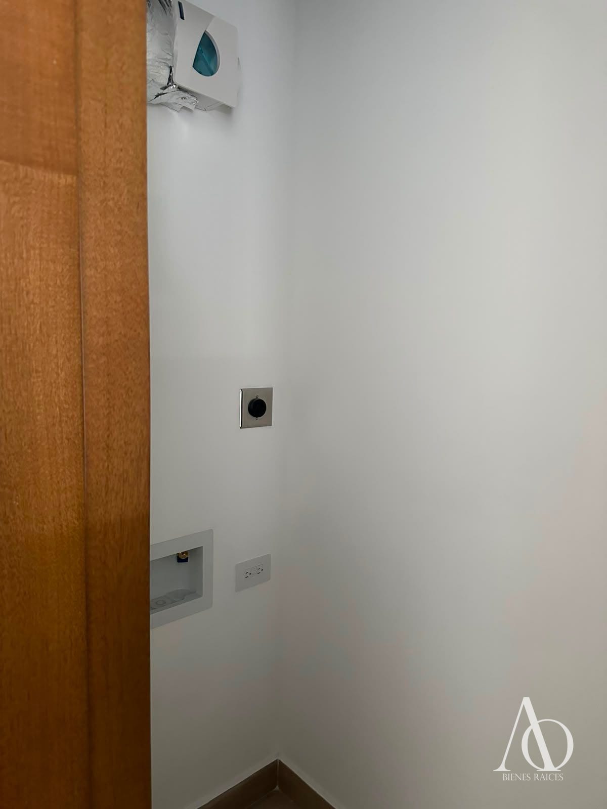 Apartamento en Alquiler Edificio Ferré Diez, zona 10 N4 / EN DIRECTO — Apartamento en Alquiler en Ferré Diez, Zona 10, Guatemala, Ciudad — foto 5 de 14