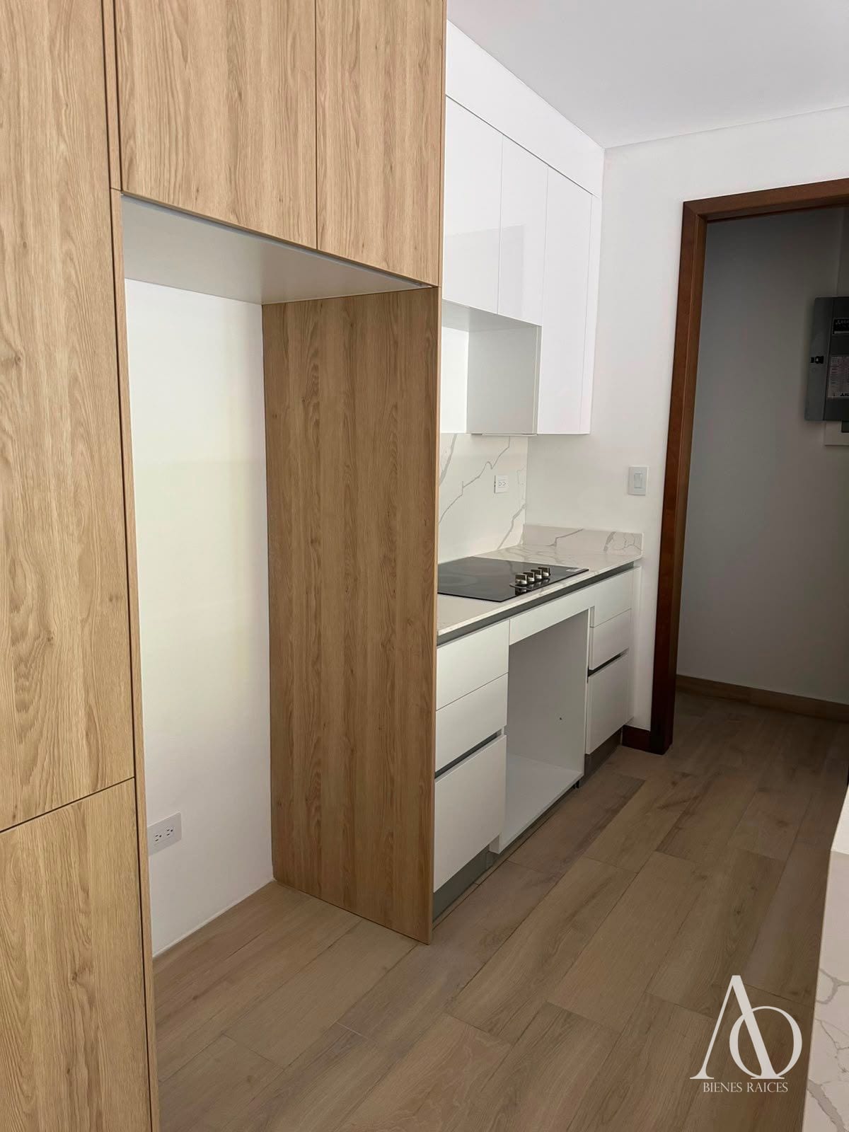 Apartamento en Alquiler Edificio Ferré Diez, zona 10 N4 / EN DIRECTO — Apartamento en Alquiler en Ferré Diez, Zona 10, Guatemala, Ciudad — foto 2 de 14