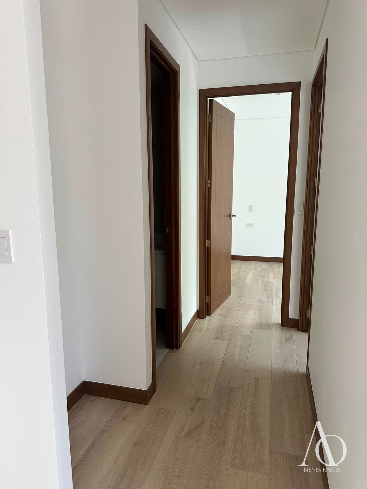 Apartamento en Alquiler Edificio Ferré Diez, zona 10 N4 / EN DIRECTO — Apartamento en Alquiler en Ferré Diez, Zona 10, Guatemala, Ciudad — foto 13 de 14