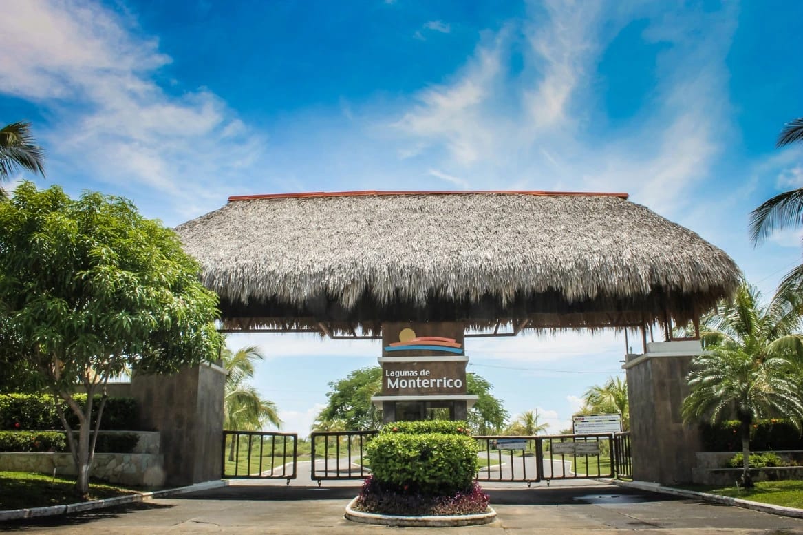 *VENDO TERRENO EN RESIDENCIAL LAGUNAS DE MONTERRICO* *PARQUE ACUÁTICO H2OLAS* — Terreno en Venta en Taxisco, Santa Rosa — foto 1 de 7