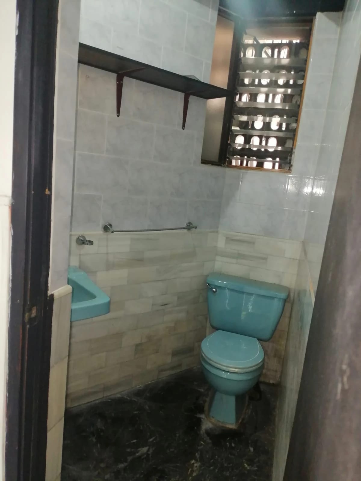 Z.10 Alquilo Oficina o Clinica en Excelente Ubicación — Oficina en Alquiler en Zona 10, Guatemala, Ciudad — foto 2 de 3
