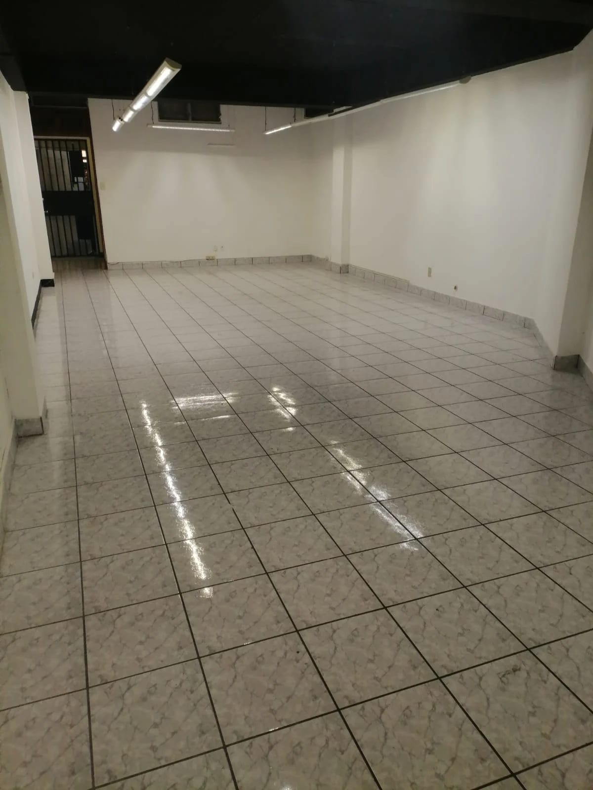 Z.10 Alquilo Oficina o Clinica en Excelente Ubicación — Oficina en Alquiler en Zona 10, Guatemala, Ciudad — foto 1 de 3