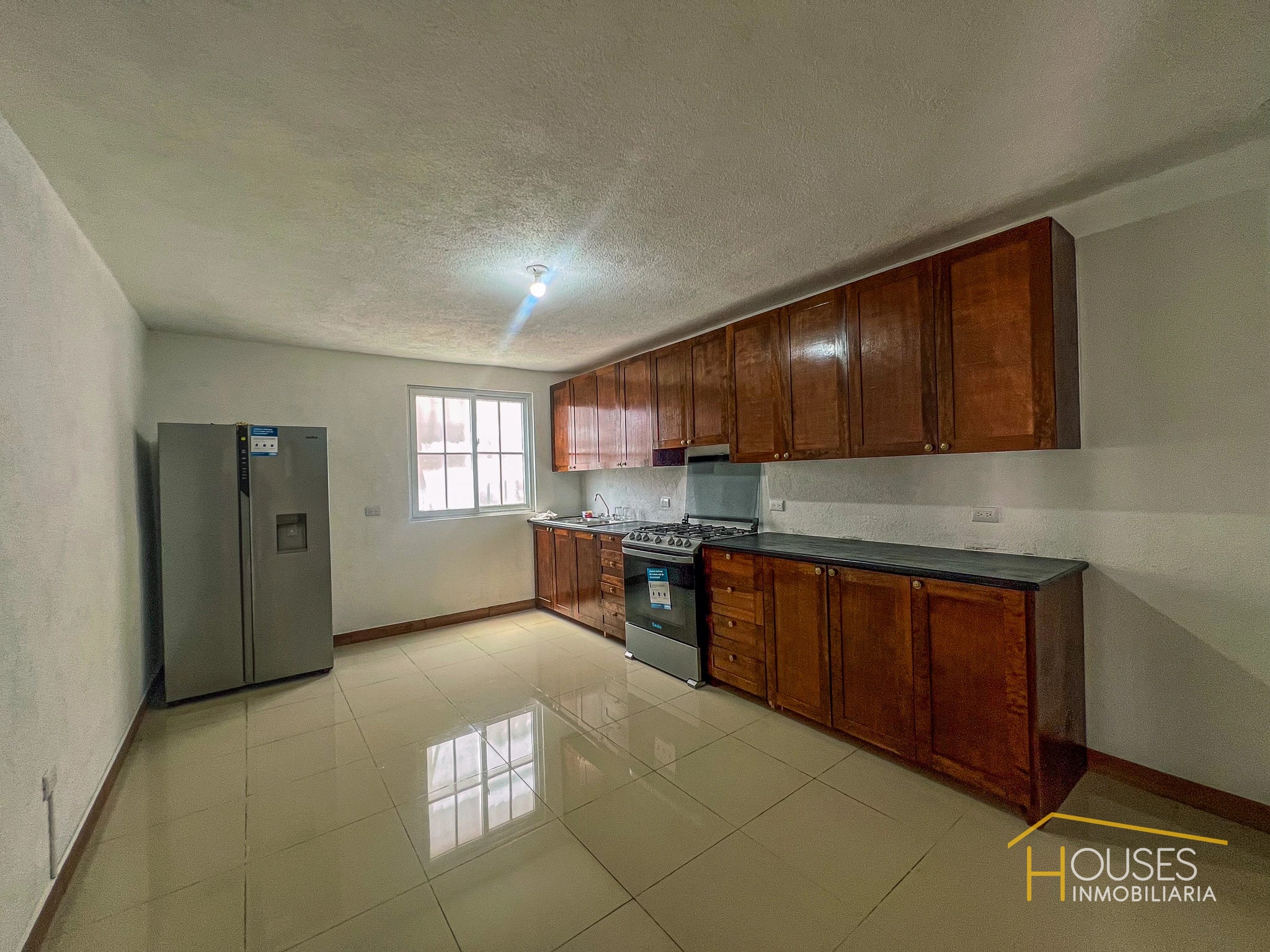 Rento Casa en San Pedro las Huertas, Antigua G. — Casa en Alquiler en San Pedro Las Huertas, Antigua, Sacatepéquez — foto 2 de 14