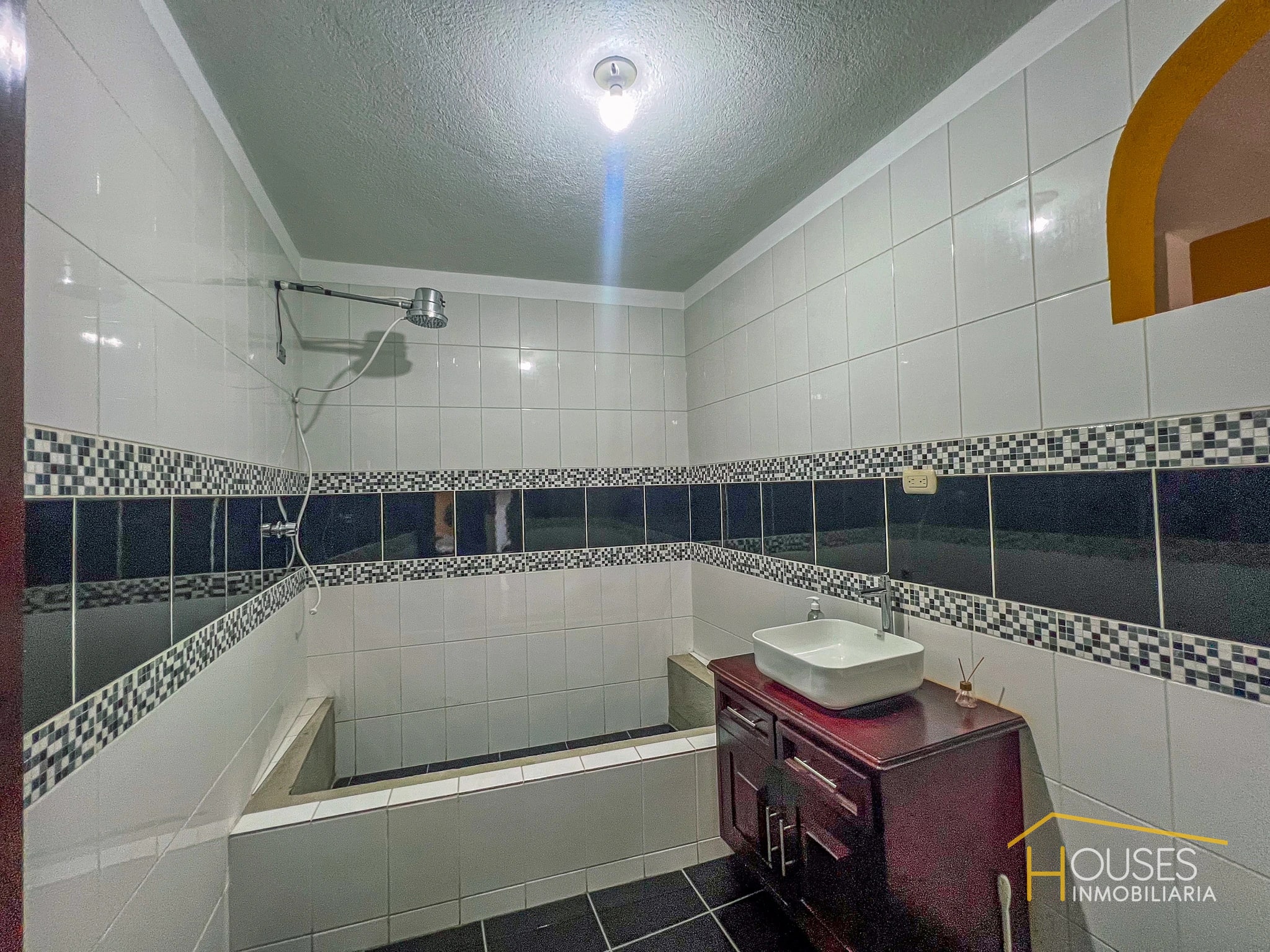 Rento Casa en San Pedro las Huertas, Antigua G. — Casa en Alquiler en San Pedro Las Huertas, Antigua, Sacatepéquez — foto 8 de 16