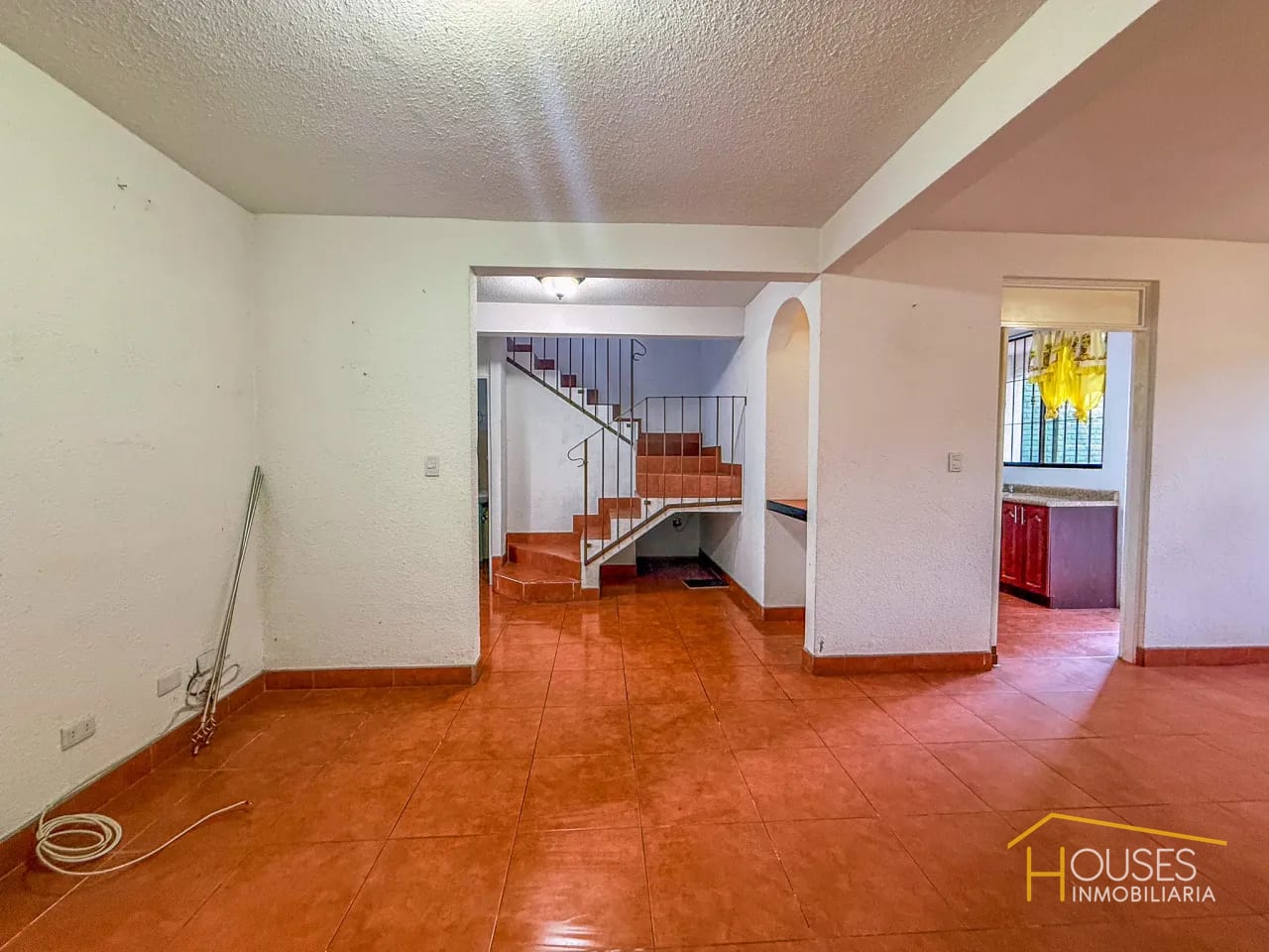 Rento Casa en Condominio San Telmo, San Lucas Sacatepéquez — Casa en Alquiler en San Lucas Sacatepéquez, Sacatepéquez — foto 3 de 17