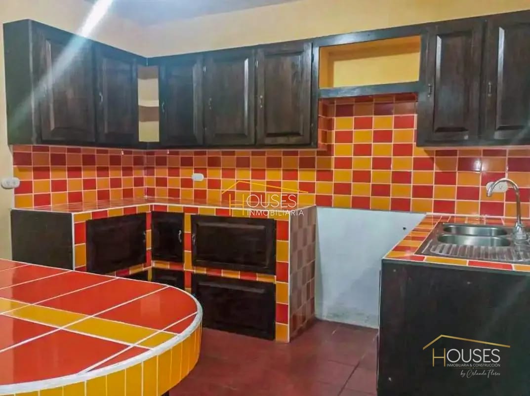 Vendo Casa en San Pedro las Huertas, Antigua Guatemala - Image 1