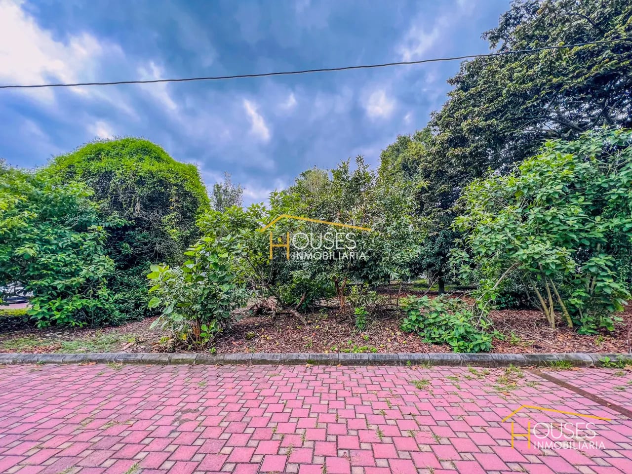 TERRENO DE ESQUINA EN VENTA EN RESIDENCIAL ENTRE VOLCANES, SAN MIGUEL DUEÑAS — Terreno en Venta en San Miguel Dueñas, Sacatepéquez — foto 3 de 11