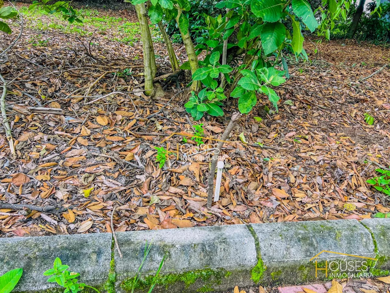 TERRENO DE ESQUINA EN VENTA EN RESIDENCIAL ENTRE VOLCANES, SAN MIGUEL DUEÑAS — Terreno en Venta en San Miguel Dueñas, Sacatepéquez — foto 4 de 11
