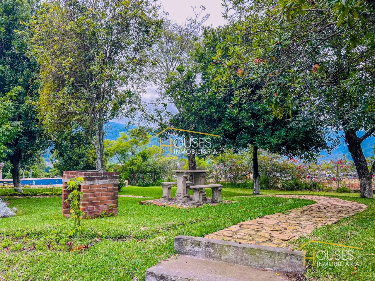 TERRENO DE ESQUINA EN VENTA EN RESIDENCIAL ENTRE VOLCANES, SAN MIGUEL DUEÑAS — Terreno en Venta en San Miguel Dueñas, Sacatepéquez — foto 9 de 11