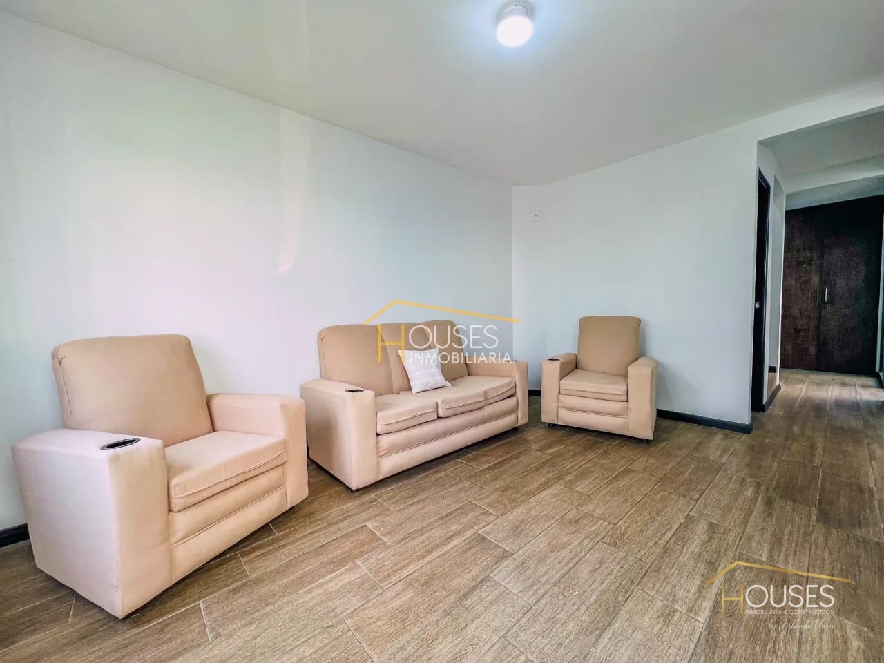 Casa en Renta en Condado Antigua, Alotenango - Image 3