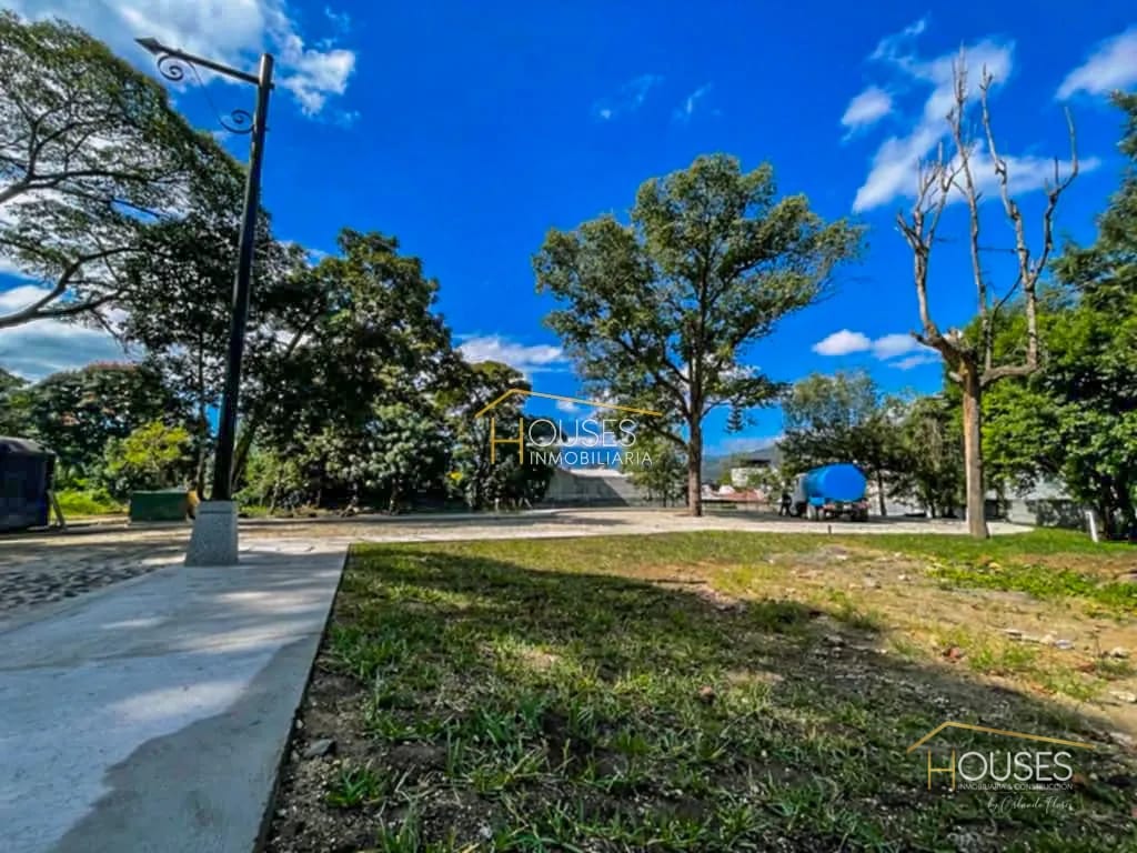 Vendo Terreno en Residencial Cafetales de Santa Ana - Image 1