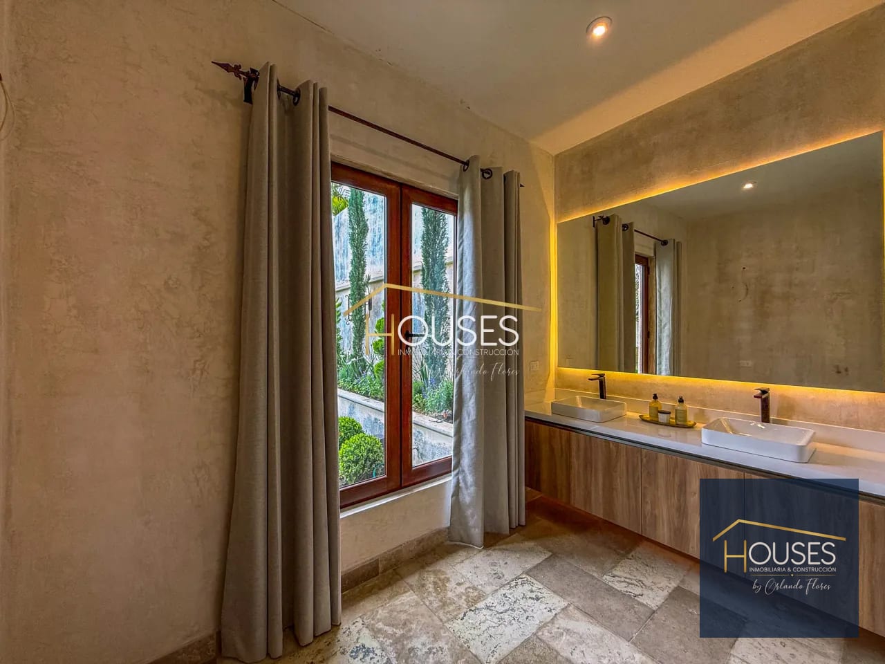 Vendo Casa de esquina en Paseo Antigua, Antigua Guatemala — Casa en Venta en Antigua, Sacatepéquez — foto 10 de 15