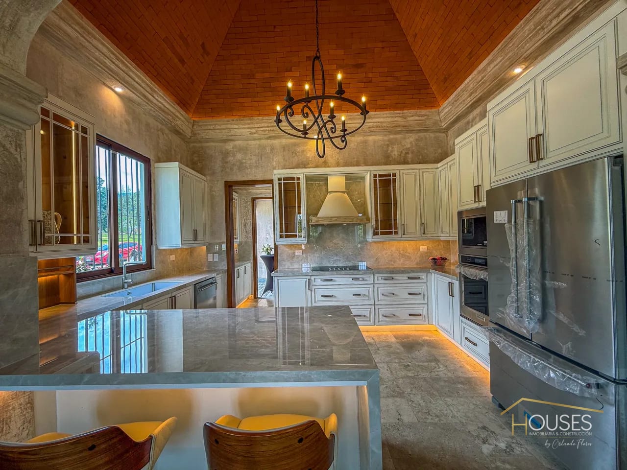 Vendo Casa de esquina en Paseo Antigua, Antigua Guatemala — Casa en Venta en Antigua, Sacatepéquez — foto 2 de 15