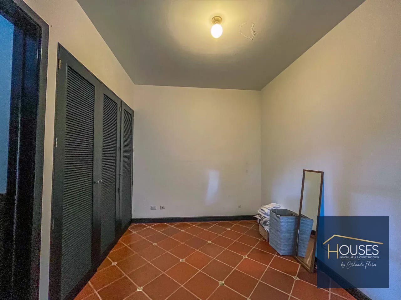 Dormitorio 3 — Casa en Renta Dentro de Residencial | Antigua Guatemala — Casa en Alquiler en El Monasterio, Antigua, Sacatepéquez — foto 7 de 16