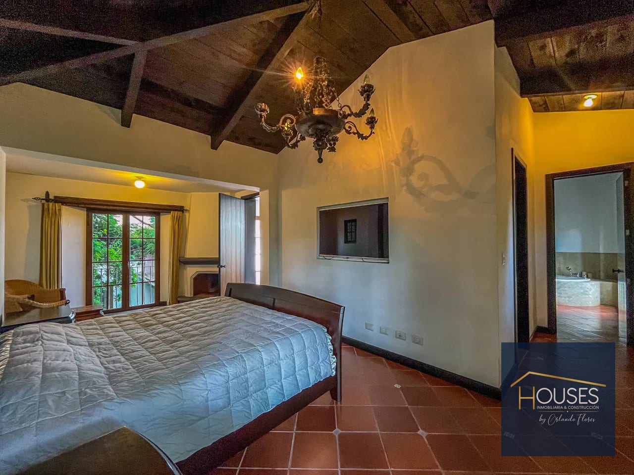 Dormitorio principal — Casa en Renta Dentro de Residencial | Antigua Guatemala — Casa en Alquiler en El Monasterio, Antigua, Sacatepéquez — foto 8 de 16