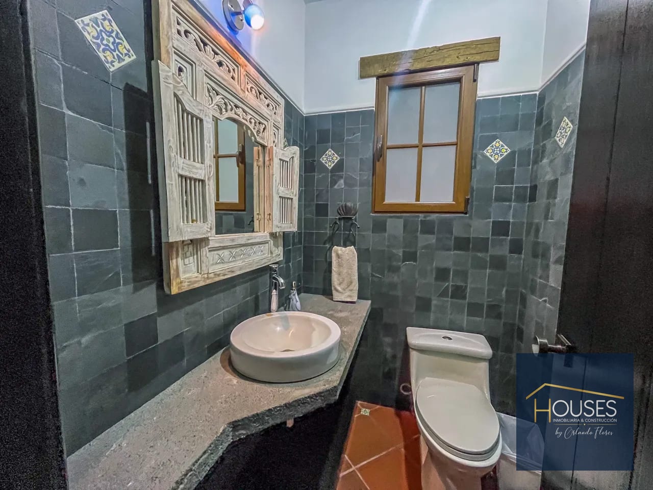 Baño — Casa en Renta Dentro de Residencial | Antigua Guatemala — Casa en Alquiler en El Monasterio, Antigua, Sacatepéquez — foto 14 de 16
