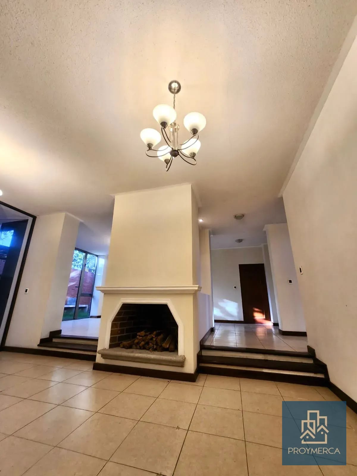 Casa en venta, Residencial Villas de Jacarandas de Cáyalá, Zona 16 — Apartamento en Venta en Zona 16, Guatemala, Ciudad — foto 2 de 12