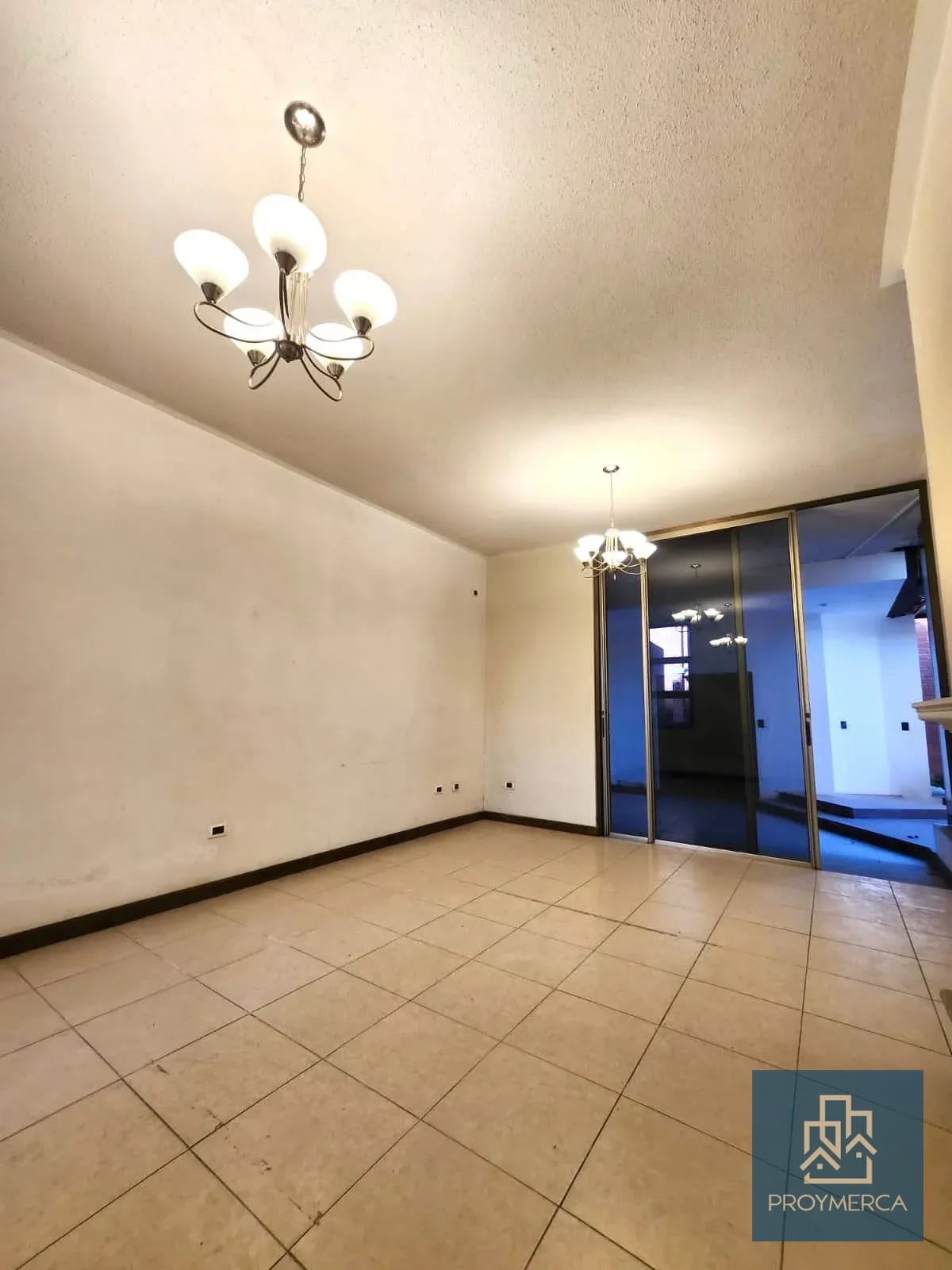Casa en venta, Residencial Villas de Jacarandas de Cáyalá, Zona 16 — Apartamento en Venta en Zona 16, Guatemala, Ciudad — foto 4 de 12